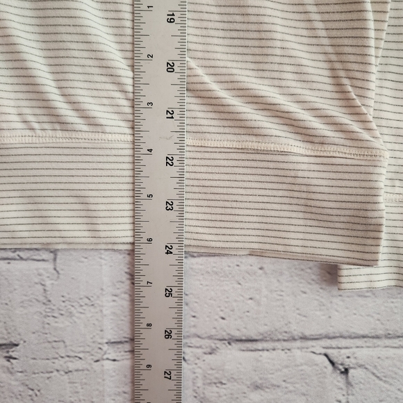 Lululemon Weightless Crew - Picture 14 of 14